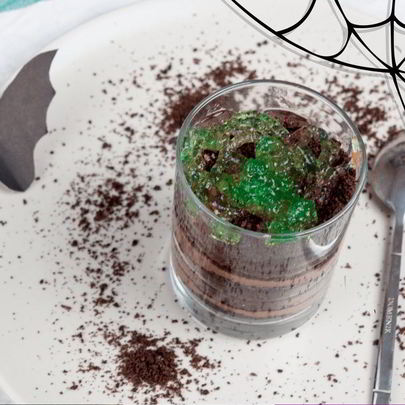 Десерт Земля с червяками