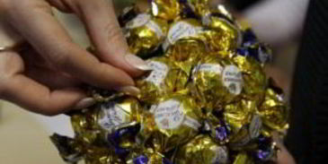 ананас из конфет