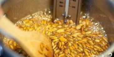 карамельные конфеты с тыквенными семечками