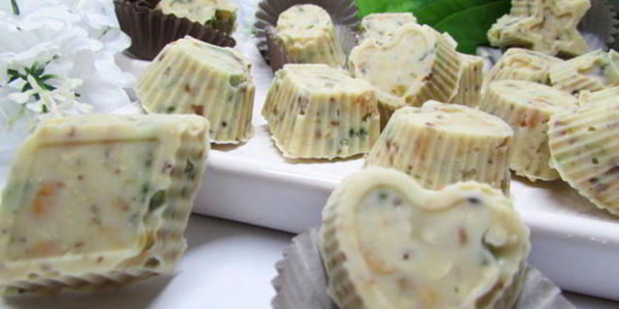 Рецепт конфет из белого шоколада с орехами и цукатами