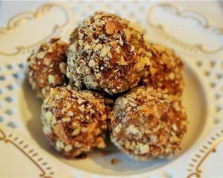 Конфеты из сухофруктов и миндаля