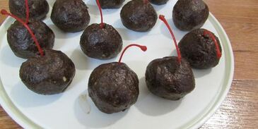 конфеты из сухофруктов с коктейльной вишней