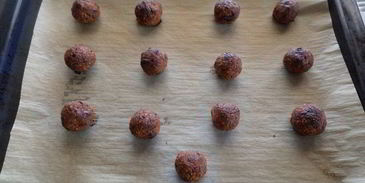 запеченные шарики-конфеты