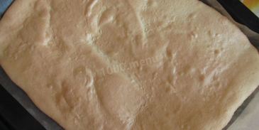 бисквитный рулет с кофейной начинкой и банановым кремом