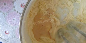 бисквитный рулет с кофейной начинкой и банановым кремом