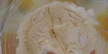 бисквитный рулет с кофейной начинкой и банановым кремом