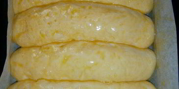 булочки с заварным кремом и персиком