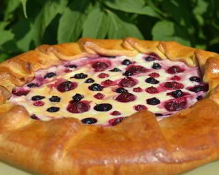 Галета с творожным кремом и ягодами