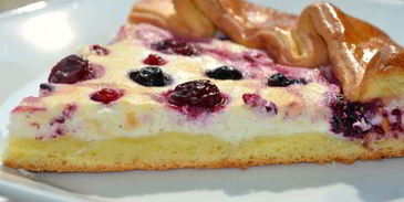 галета с творожным кремом и ягодами