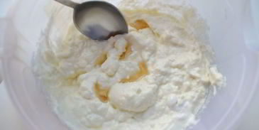 галета с творожным кремом и ягодами