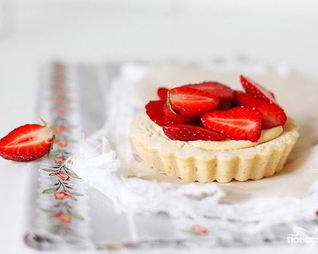 Корзиночки с заварным кремом и клубникой