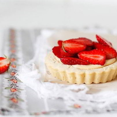 Корзиночки с заварным кремом и клубникой