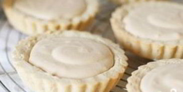 корзиночки с заварным кремом и клубникой