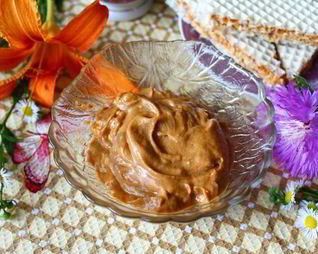 Крем для торта с вареной сгущенкой и маслом