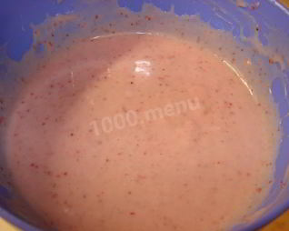 Крем из белого шоколада с клубникой и мятой