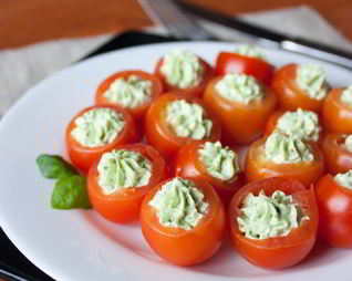 Томаты черри с базиликовым кремом