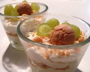 Творожный крем с виноградом и амареттини