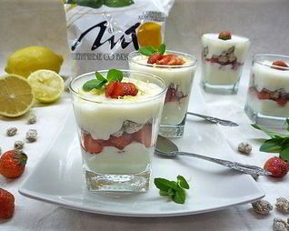 Лимонно-клубничный пудинг с отрубями