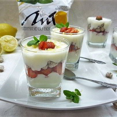 Лимонно-клубничный пудинг с отрубями