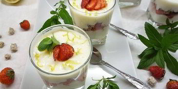 лимонно-клубничный пудинг с отрубями