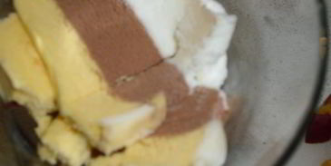 десерт мороженое с фруктами