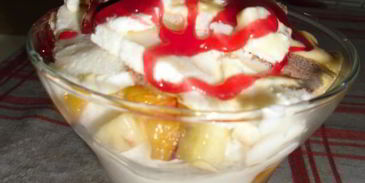 десерт мороженое с фруктами