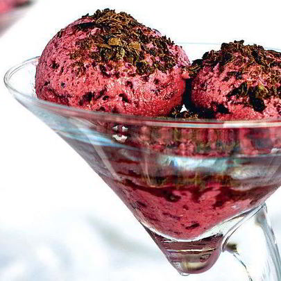 Йогуртовое мороженое с черной смородиной