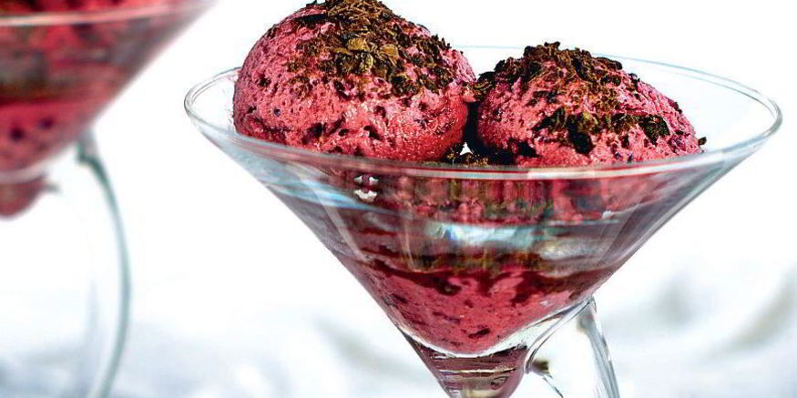 Рецепт йогуртового мороженого с черной смородиной