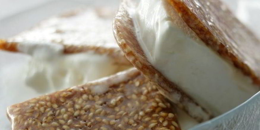 Рецепт йогуртового мороженого с козинаками