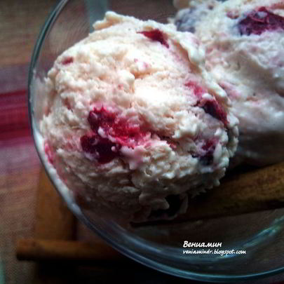 Йогуртовое мороженое с вишней