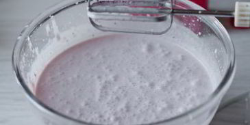 клубничное мороженое на сгущенке