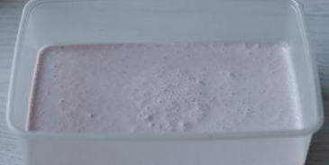 клубничное мороженое на сгущенке