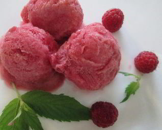 Малиново-имбирный сорбет и мороженое