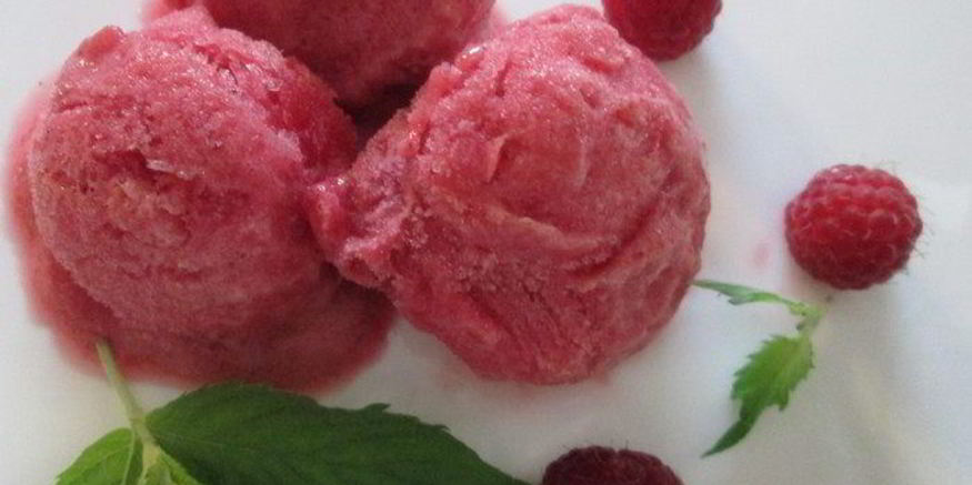 Рецепт малинова-имбирного сорбет и мороженое