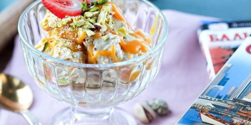 Рецепт мороженого из замороженного банана с арахисовой пастой и соленой карамелью