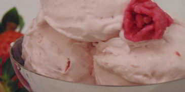 мороженое клубничный сюрприз