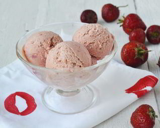Мороженое Клубника и бальзамик