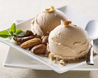 Мороженое с орехами во фритюре