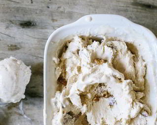 Мороженое с орехами