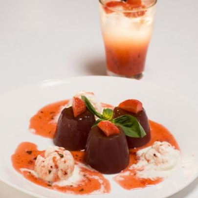 Мороженое с винным желе