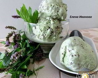 Мятное мороженое с кусочками шоколада