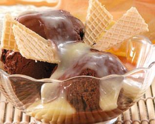 Пломбир с коньячным соусом