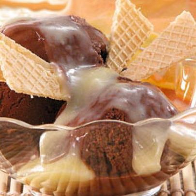 Пломбир с коньячным соусом