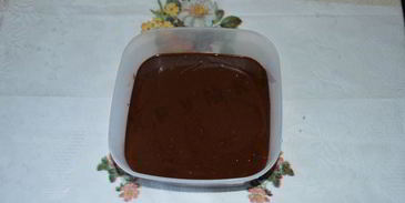 шоколадное мороженое с орехами в блендере