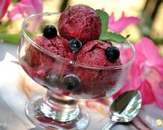 Смородиново-йогуртовое мороженое диетическое