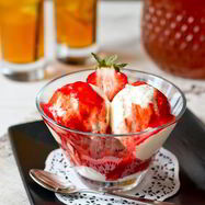 Рецепт Сырного мороженого с клубнично-томатным соусом