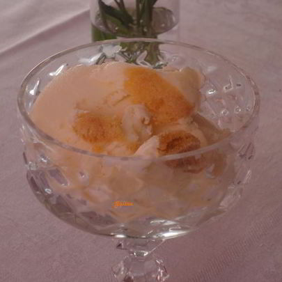 Ванильное мороженое с абрикосами