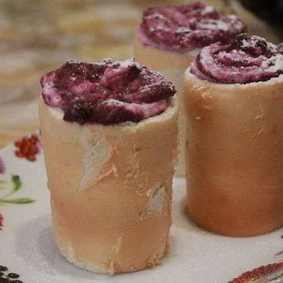 Бисквитные стаканчики с черничным муссом