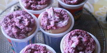 бисквитные стаканчики с черничным муссом