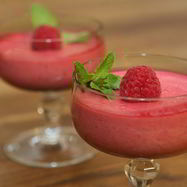 Рецепт Йогуртового мусса с малиной и мятой